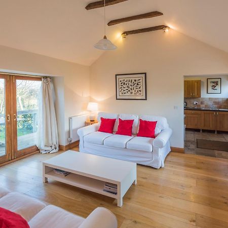 Вилла Whitley Coach House Экстерьер фото