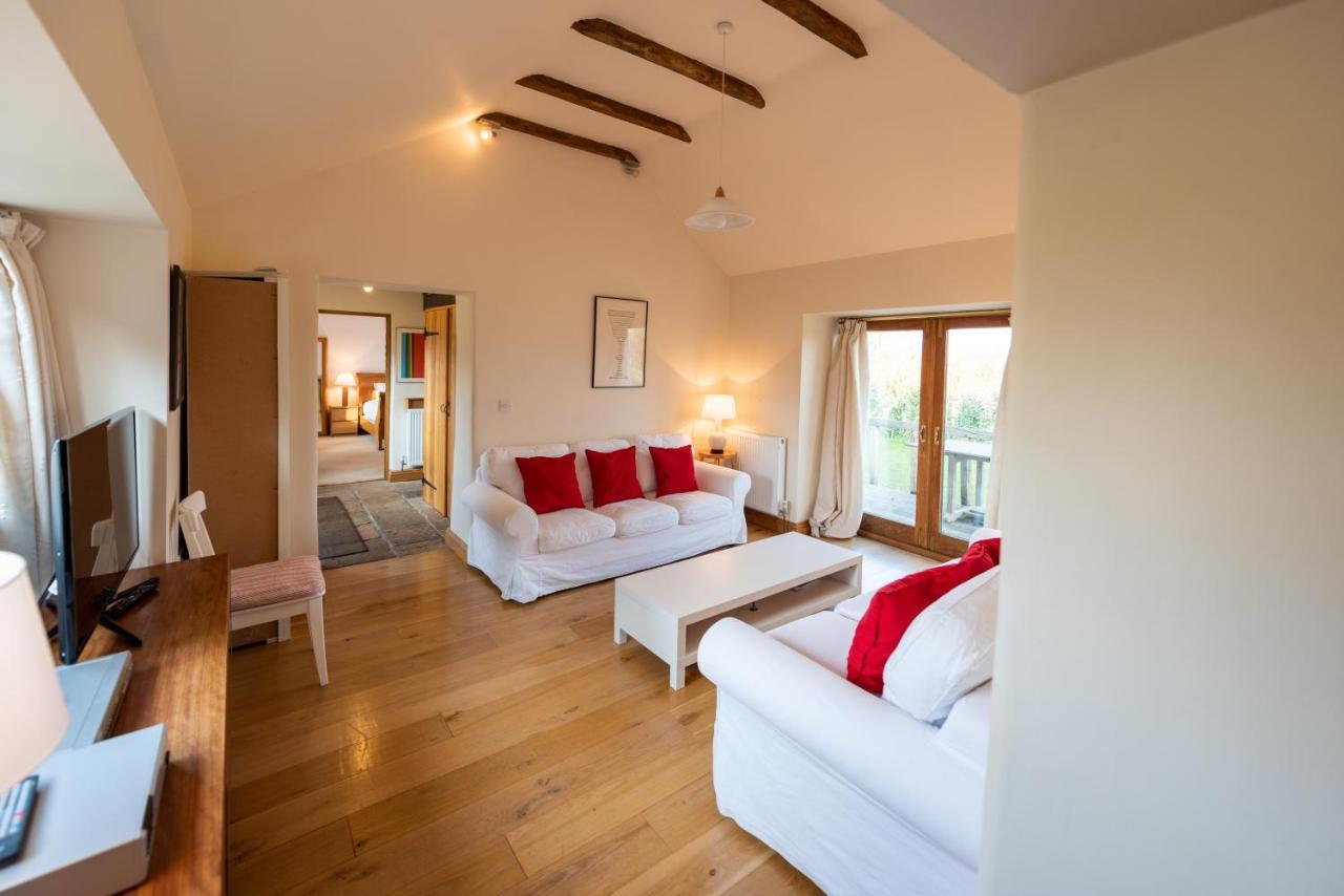 Вилла Whitley Coach House Экстерьер фото