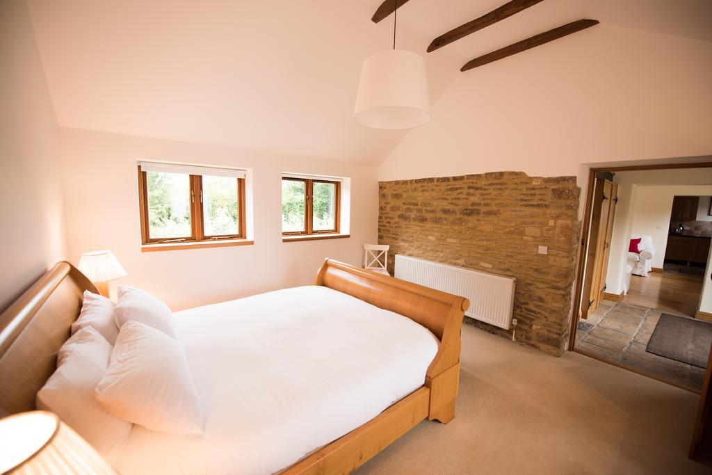 Вилла Whitley Coach House Номер фото