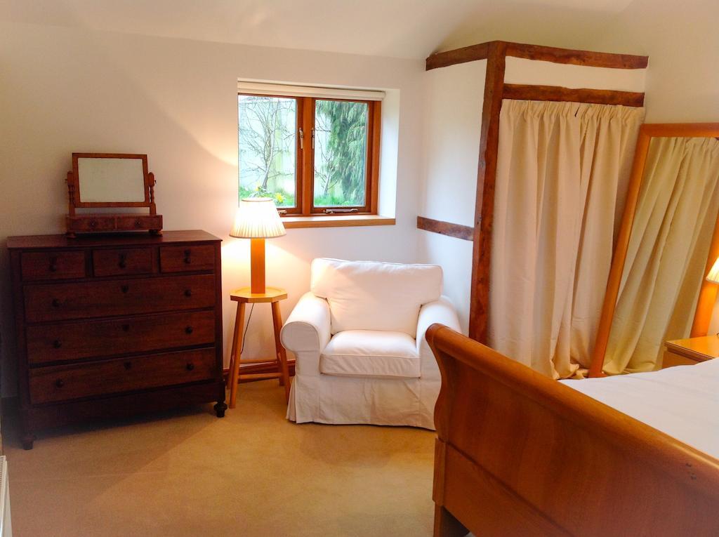 Вилла Whitley Coach House Номер фото