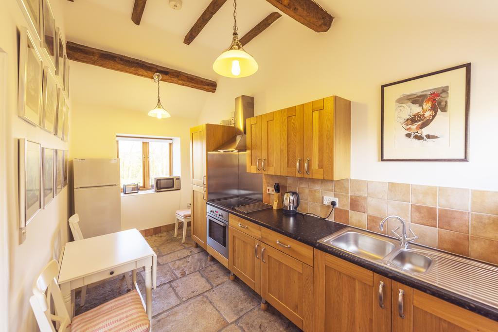 Вилла Whitley Coach House Экстерьер фото