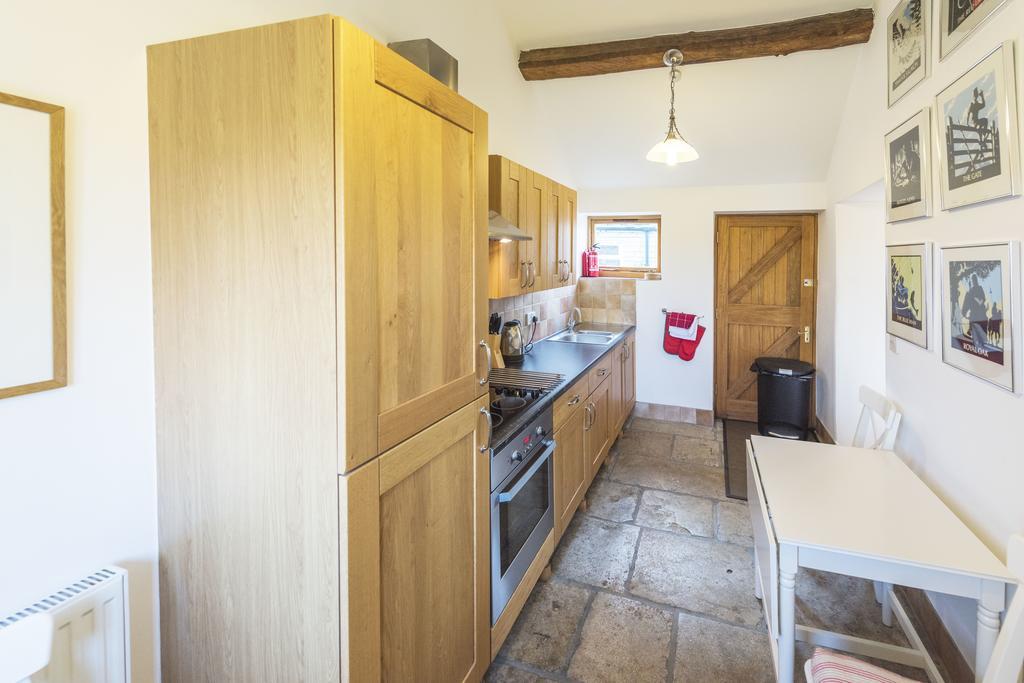 Вилла Whitley Coach House Экстерьер фото