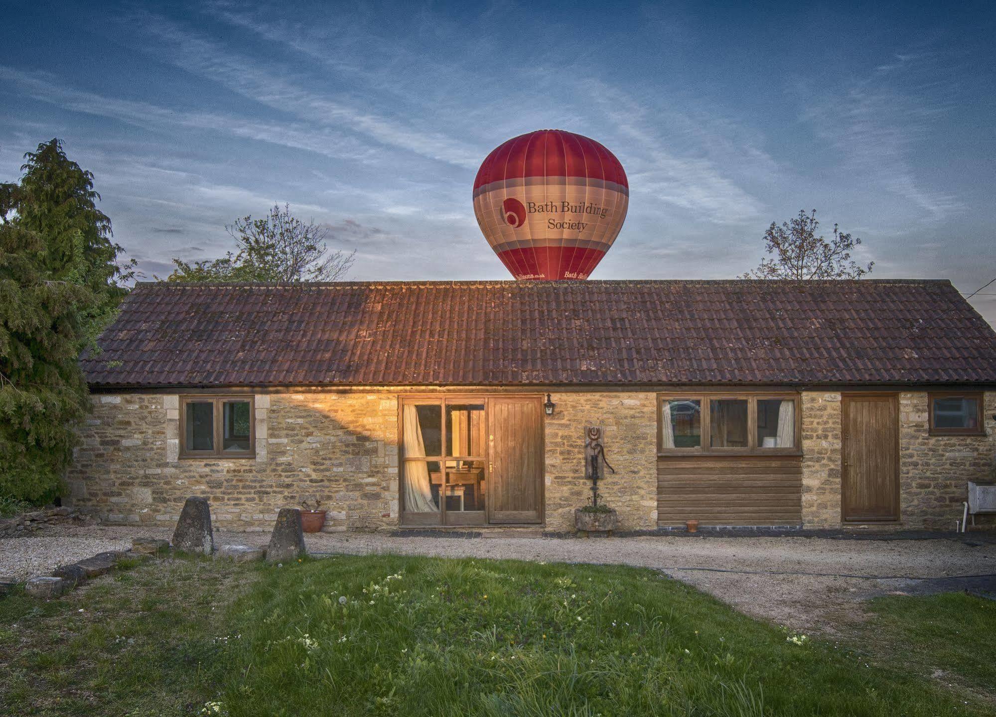 Вилла Whitley Coach House Экстерьер фото